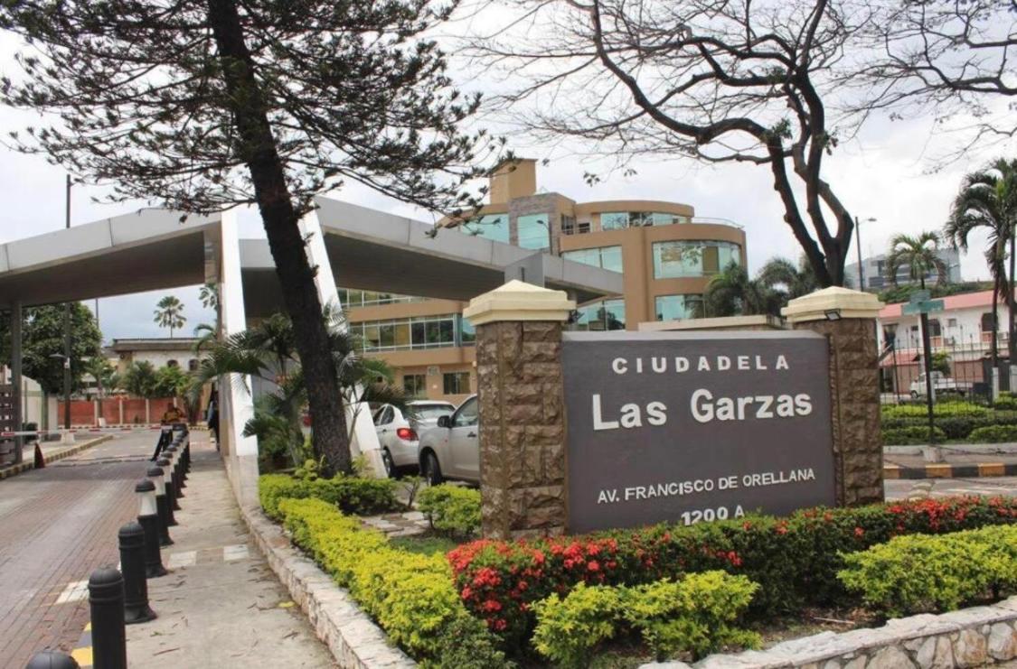 Mega Suite Junto Al San Marino Shopping กวายากิล ภายนอก รูปภาพ