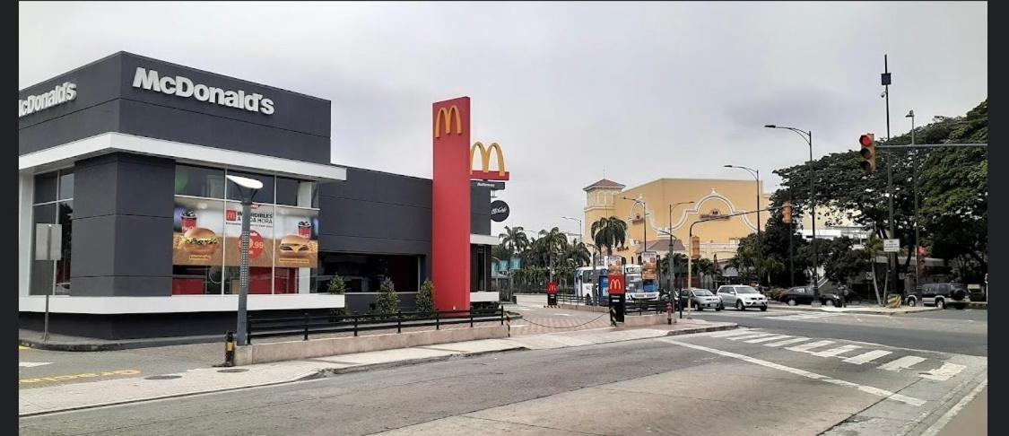 Mega Suite Junto Al San Marino Shopping กวายากิล ภายนอก รูปภาพ